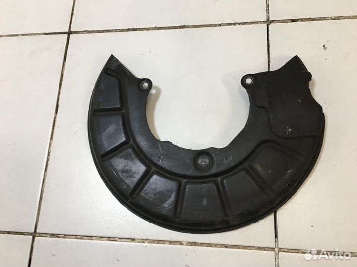 Пыльник тормозного диска Volkswagen Golf 5 1K1 200