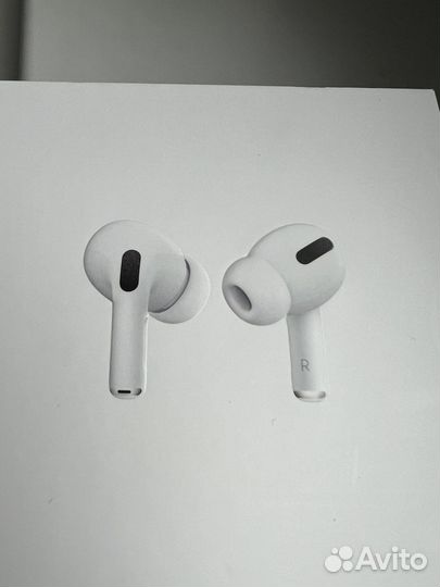 Коробка от наушников AirPods Apple