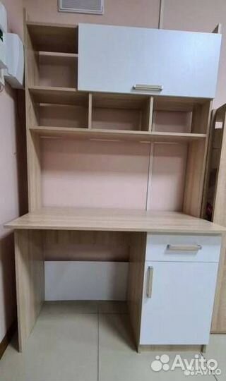 Компьютерный стол с надстройкой