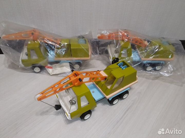 Игрушки СССР кран металлический, гонки старт