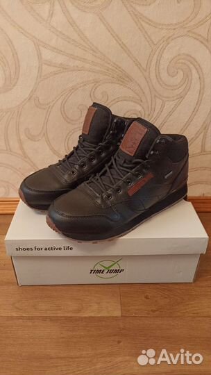 Зимние кроссовки Reebok 43