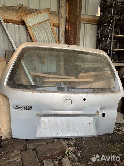 Крышка багажника Mazda Demio 1999