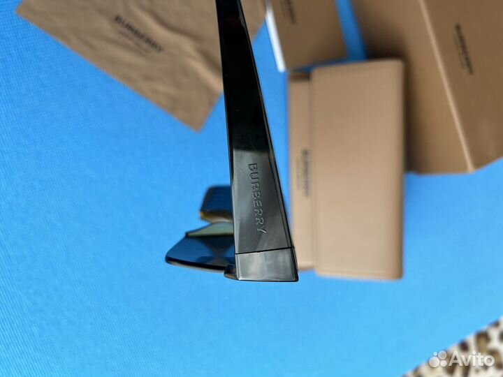 Солнцезащитные очки burberry