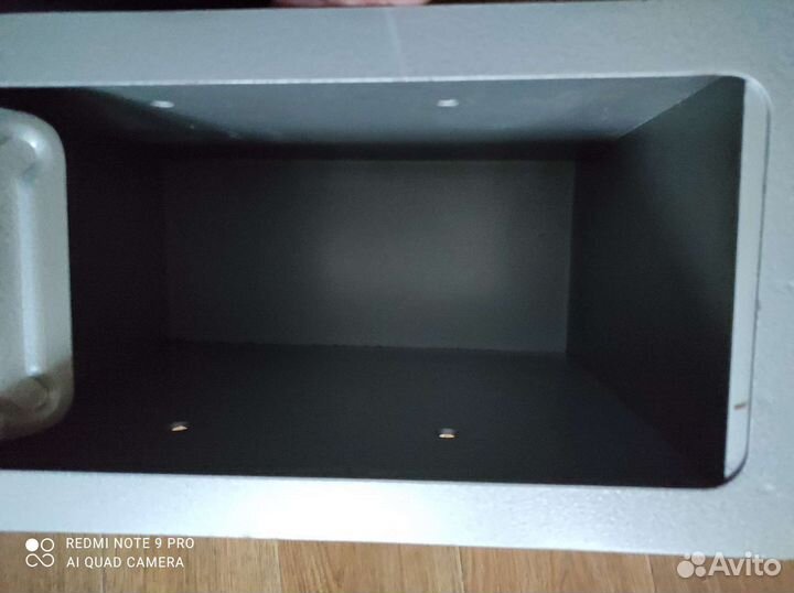 Сейф металлический