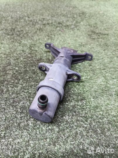 Форсунка омывателя фары VW Touareg 2002-2010