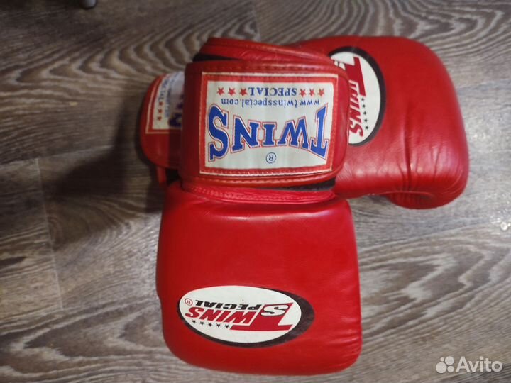 Боксерские перчатки 16 oz