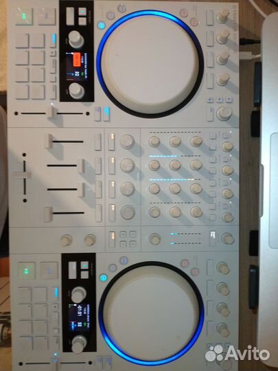 Traktor Kontrol S4 MK3 Vapor Gray