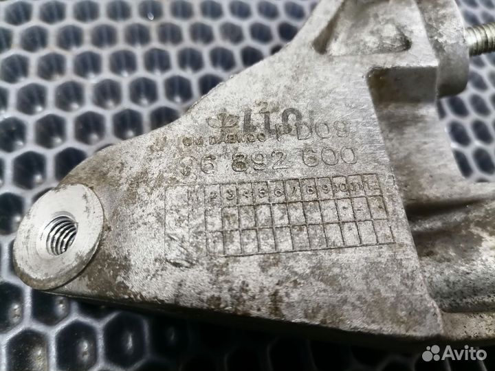 Кронштейн генератора Chevrolet Lacetti