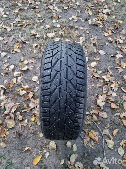 Kormoran Stud 2 215/50 R17