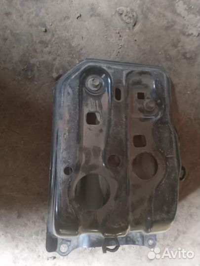 Подставка под аккумулятор Тойота рав4 30 кузов