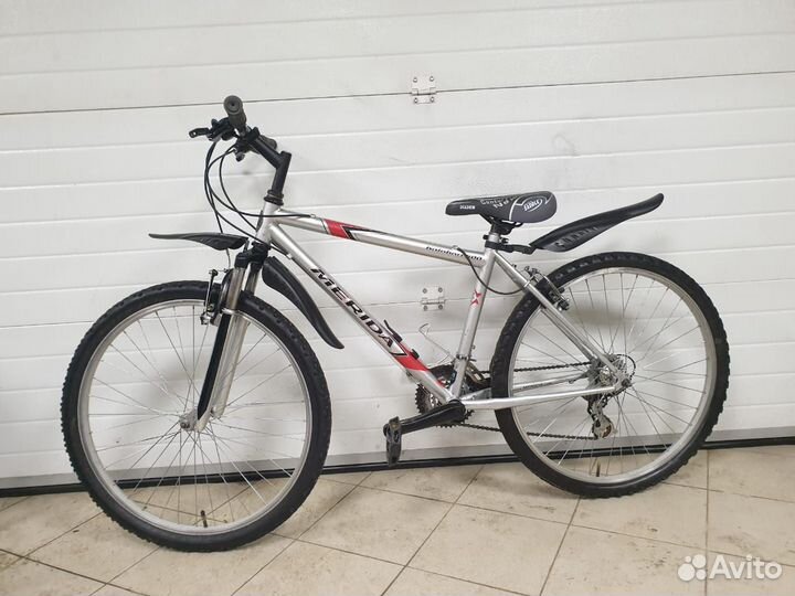 Фирменный спортивный велосипед merida