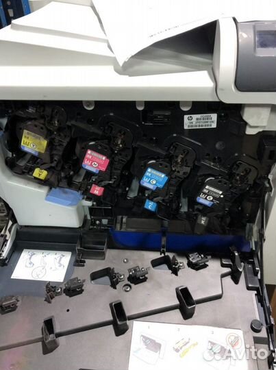 Принтер CP 4025