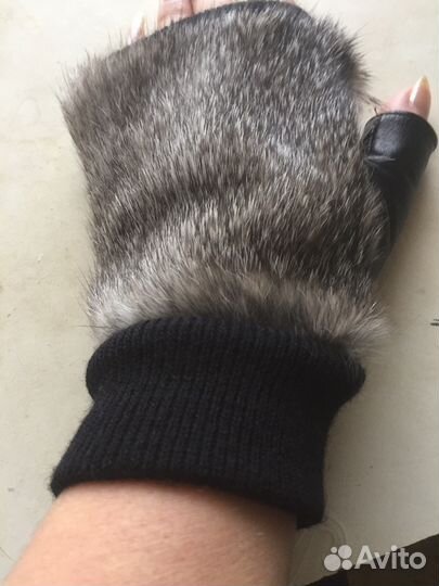 Перчатки без пальцев)