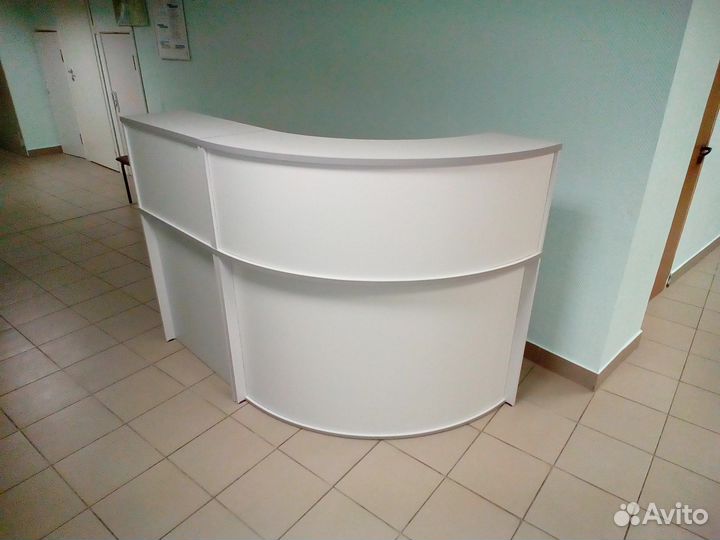 Модульная закругленная стойка ресепшн