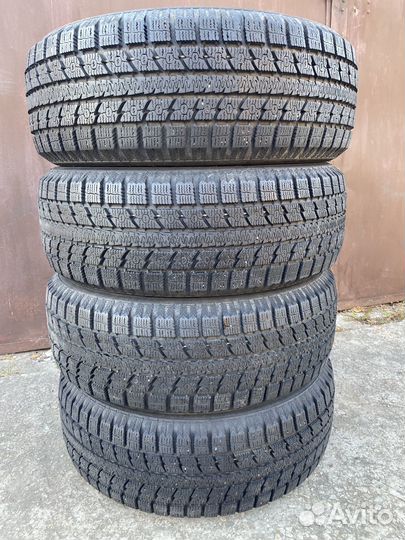 Toyo Observe GSi-5 215/60 R17