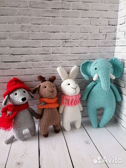 Вязанные игрушки амигуруми (заяц, олень, мышь)