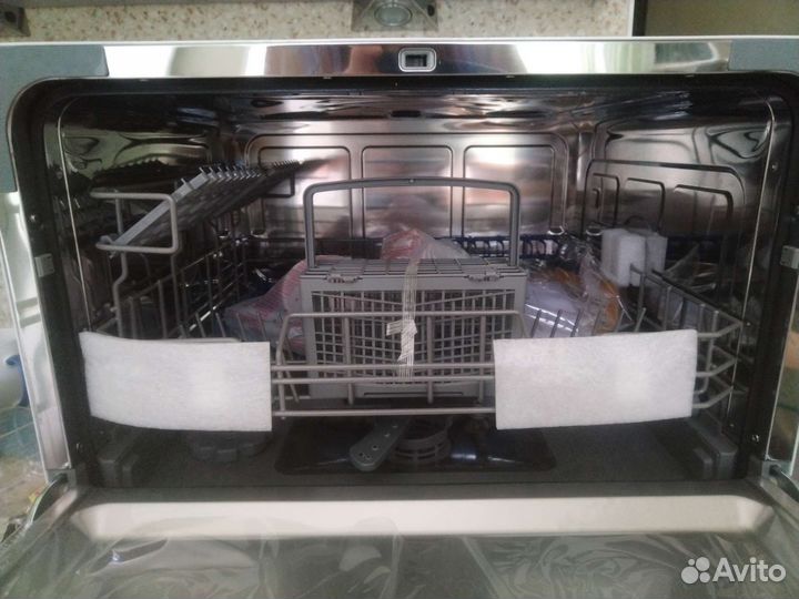Посудомоечная машина Midea mcfd55320W. Новая