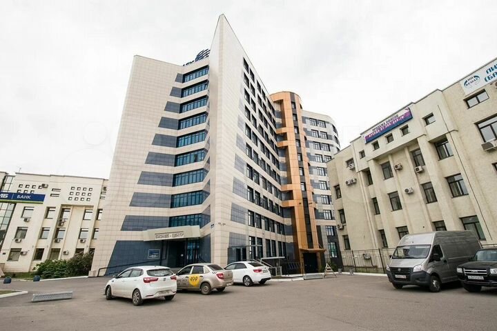 Машиноместо, > 30 м²