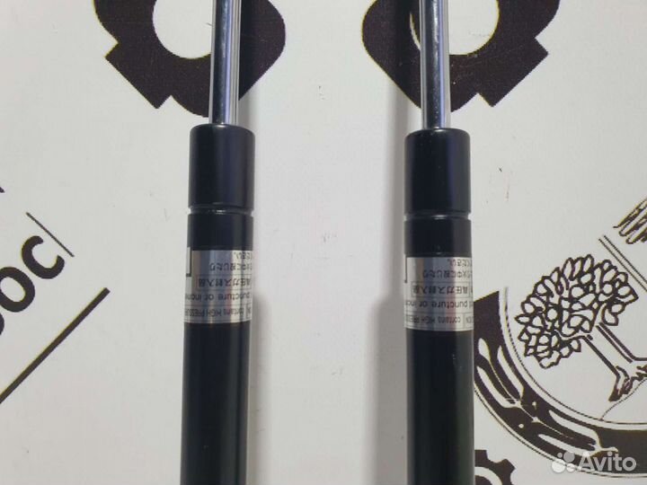 Амортизатор крышки багажника для Lexus IS250