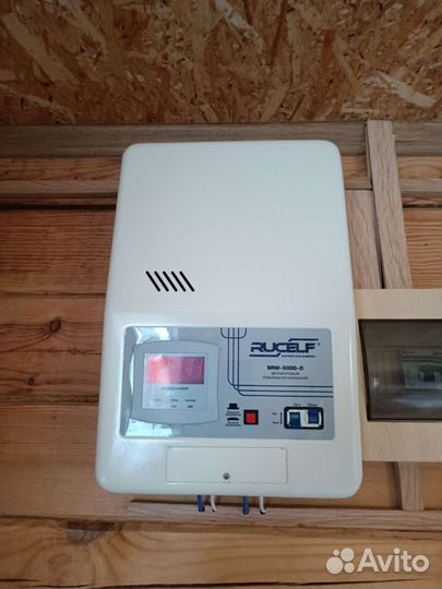 Стабилизатор напряжения настенный