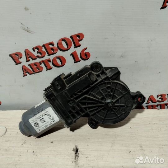 Передний левый моторчик стеклоподъемника Fabia 2
