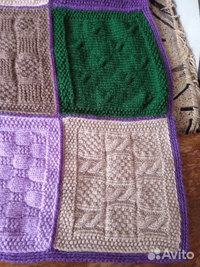 Плед связан спицами