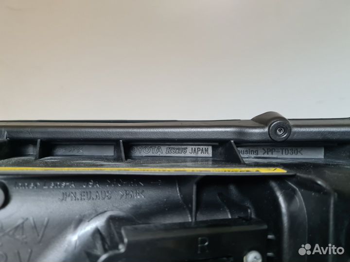 Фара правая оригинал Toyota Land cruiser 200