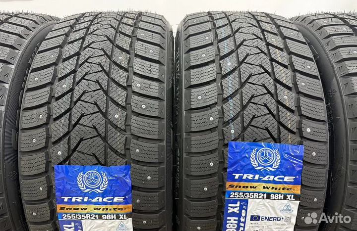 Tri Ace Snow White II Stud 255/35 R21 98H