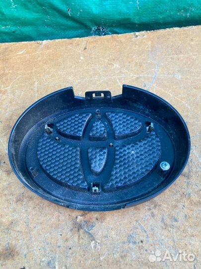 Эмблема Toyota Land Cruiser 150 Prado 2013-2017г