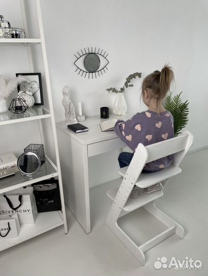Белый стульчик для школьника