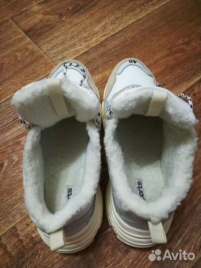 Кроссовки (новые)