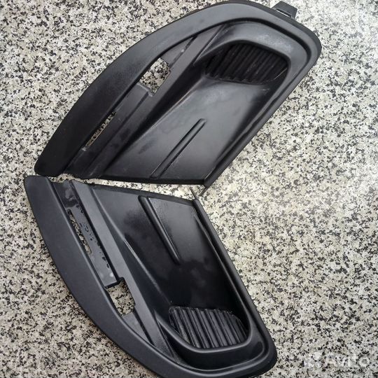 Заглушки туманок гранта в бампер птф