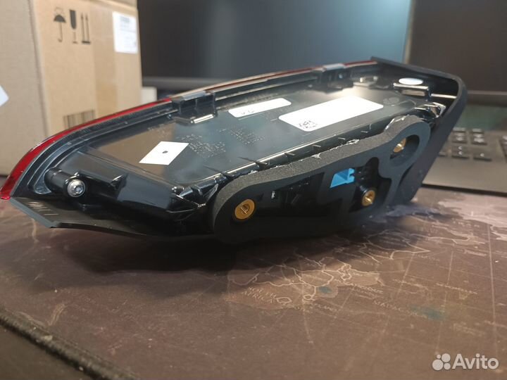 Фонарь задний левый внутренний Skoda Octavia A8