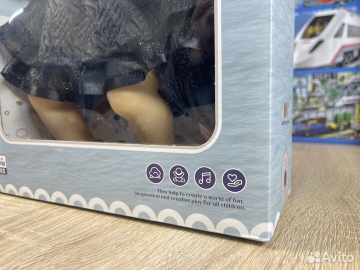 Кукла музыкальная коллекционная Sennby Baby