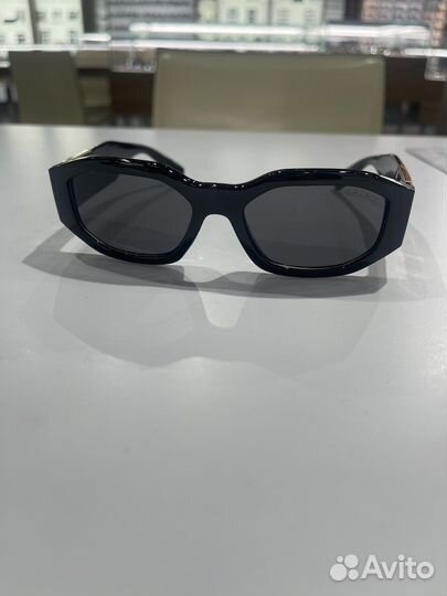 Солнцезащитные очки versace