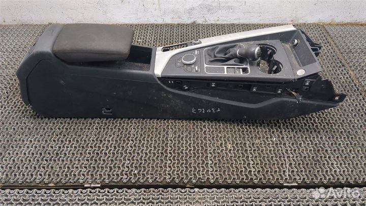 Консоль салона Audi A4 (B9), 2016