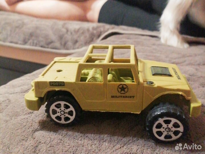 Игрушка машинка военная