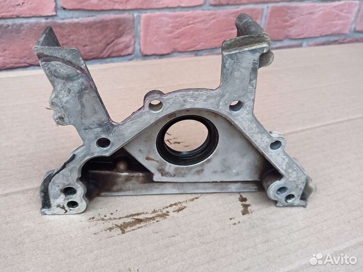 Крышка двигателя на VW Jetta 5