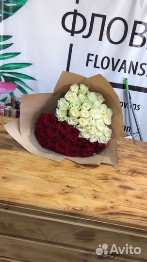 51 Роза сердцем с бесплатной доставкой