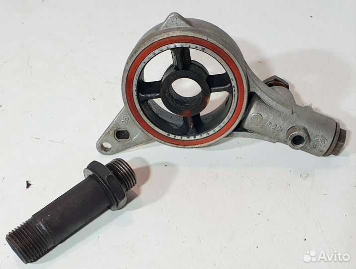 Кронштейн масляного фильтра Toyota Avensis T220