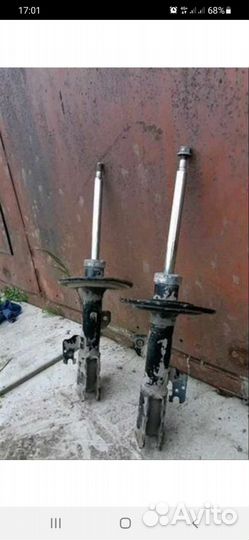 Передние стойки на Тоёта Камри