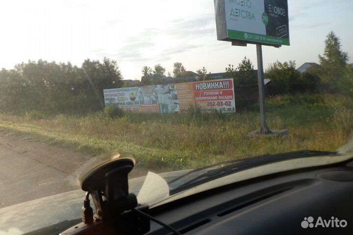 Рекламный щит на въезде в город