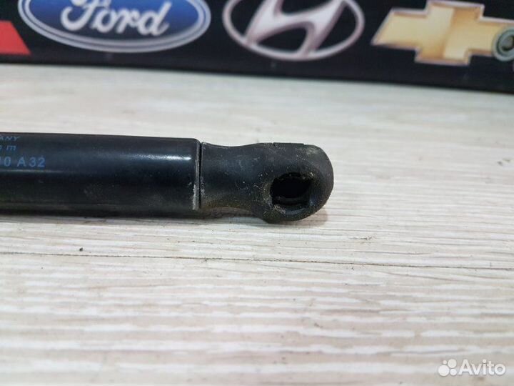 Амортизатор капота Bmw 5-Series F10 N52B25 2011