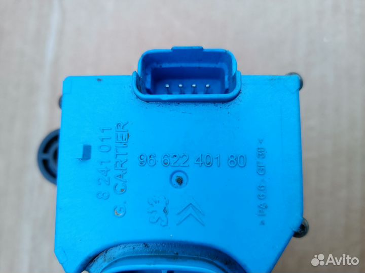 Резистор вентилятора Peugeot 308 2011