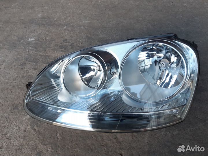 Фара левая Volkswagen Jetta 5