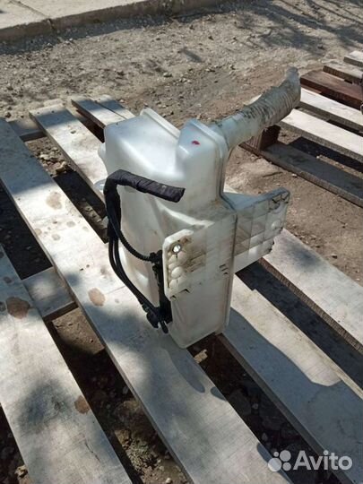 Бочок омывателя лобового стекла VW Jetta 5