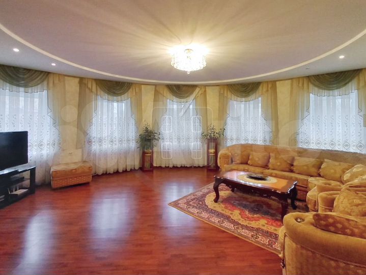 3-к. квартира, 98,4 м², 2/8 эт.