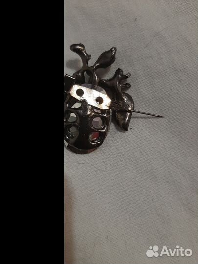 Гранатовая брошь