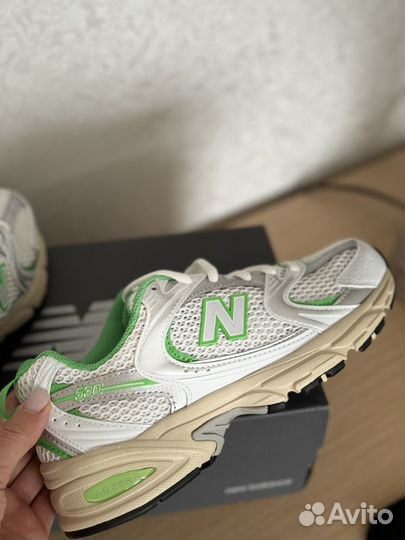 Кроссовки женские