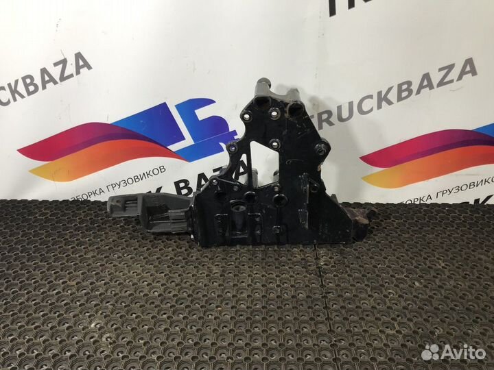 21116689 Кронштейн буксировочный левый Renault T